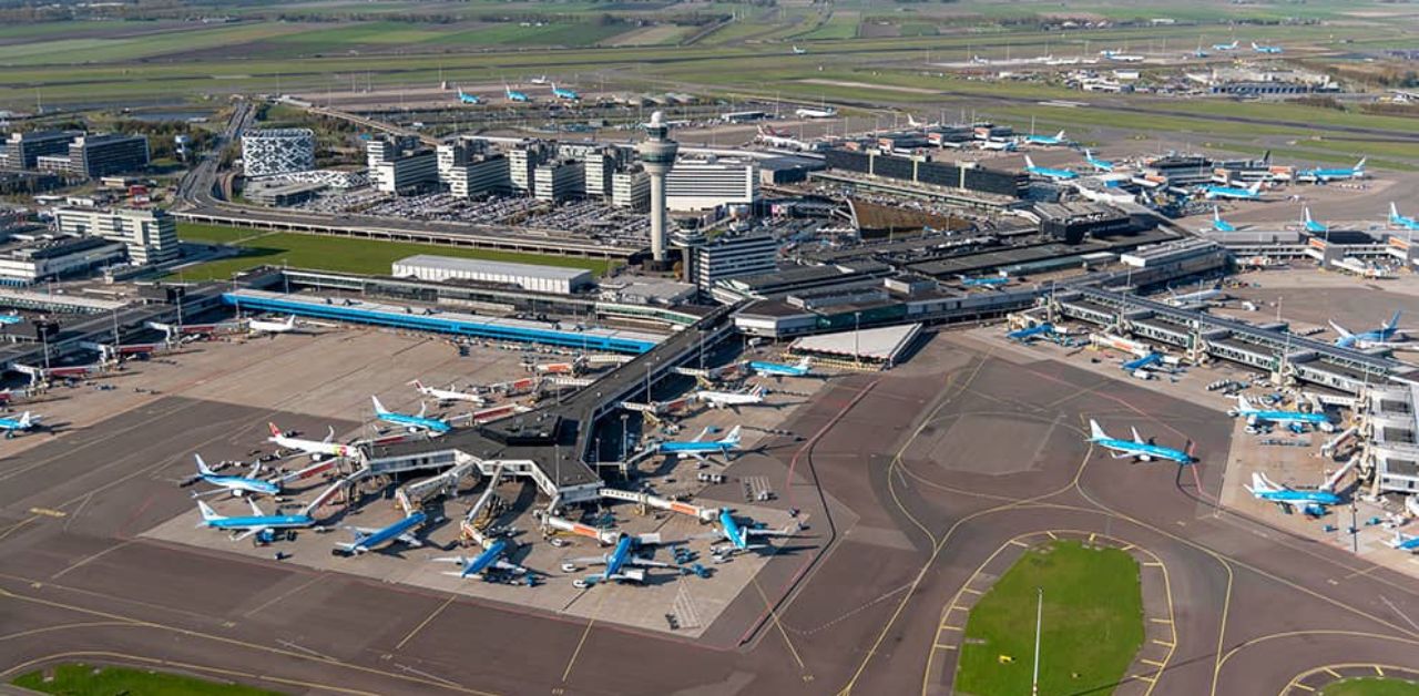 United Airlines AMS Terminal