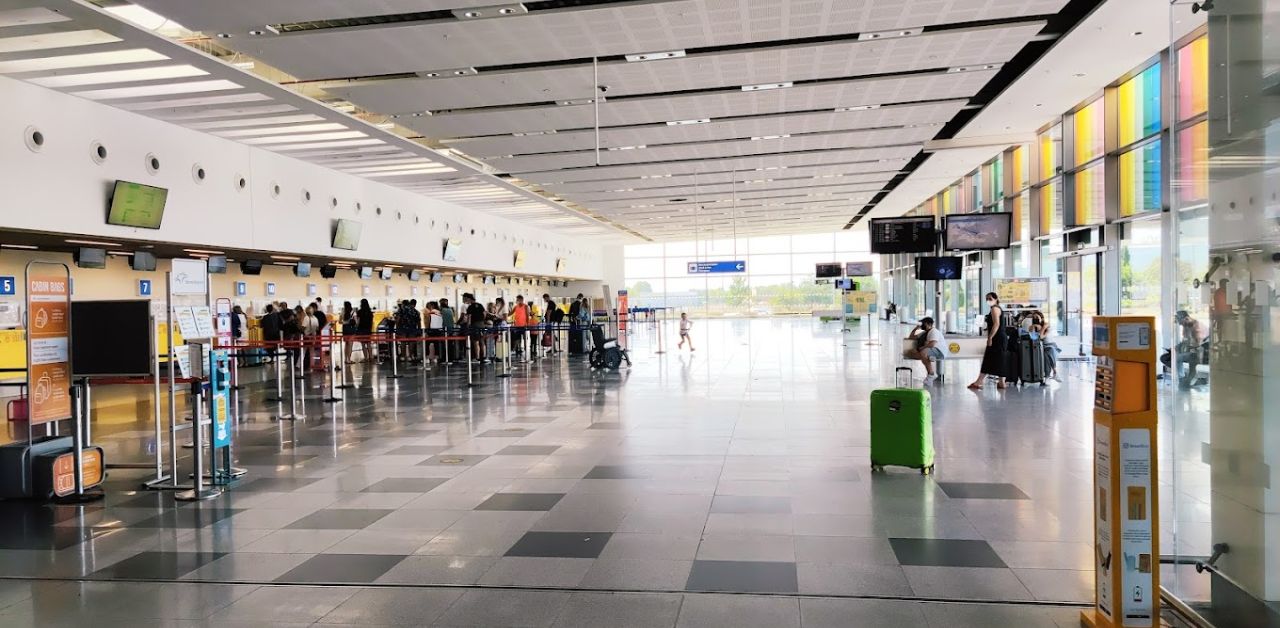 Wizz Air VAR Terminal