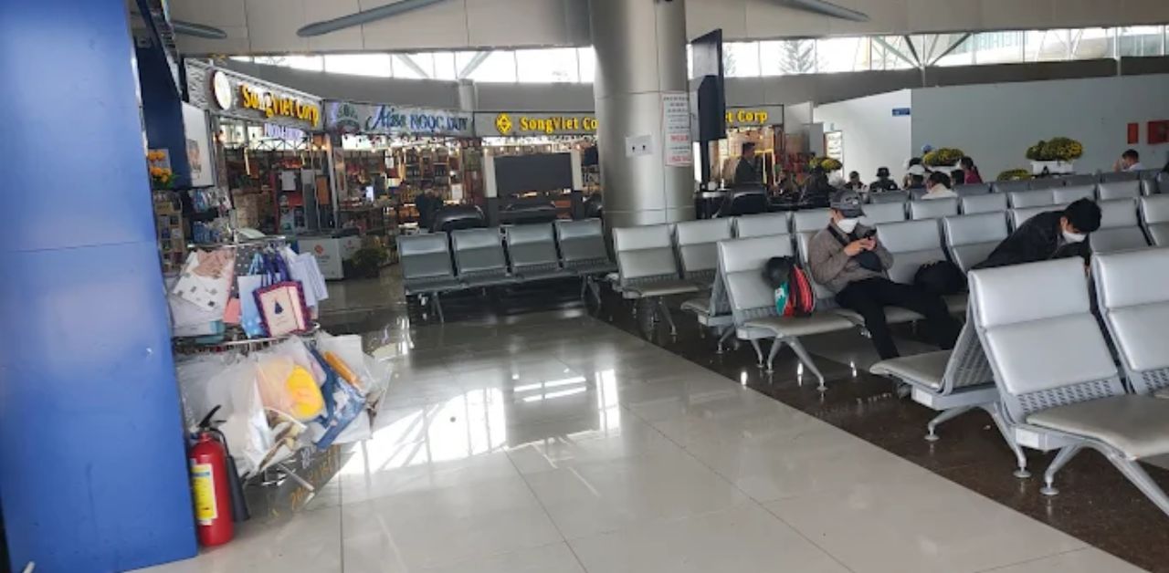 Lien Khuong Airport
